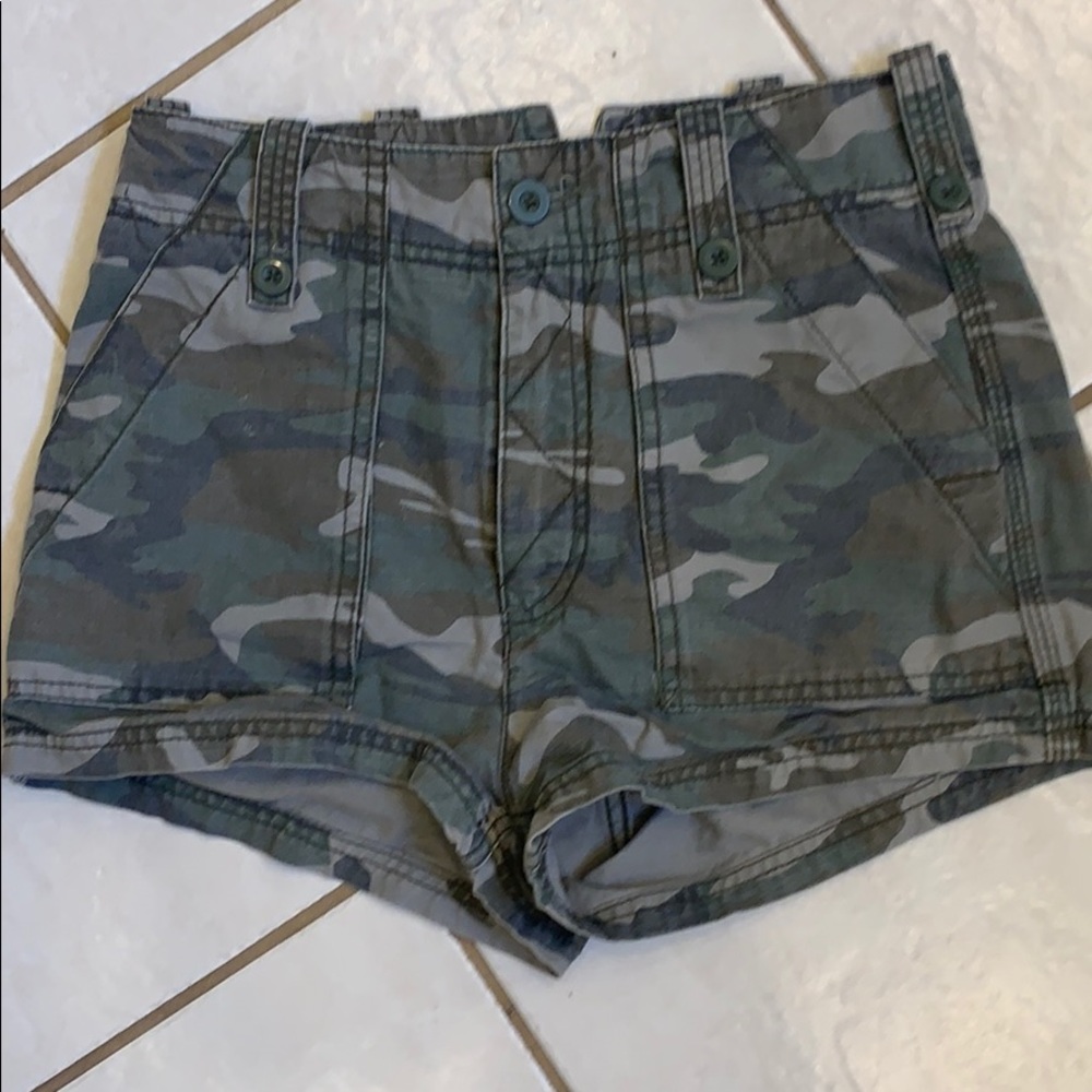 Like new! Free People camp shorts size 4
